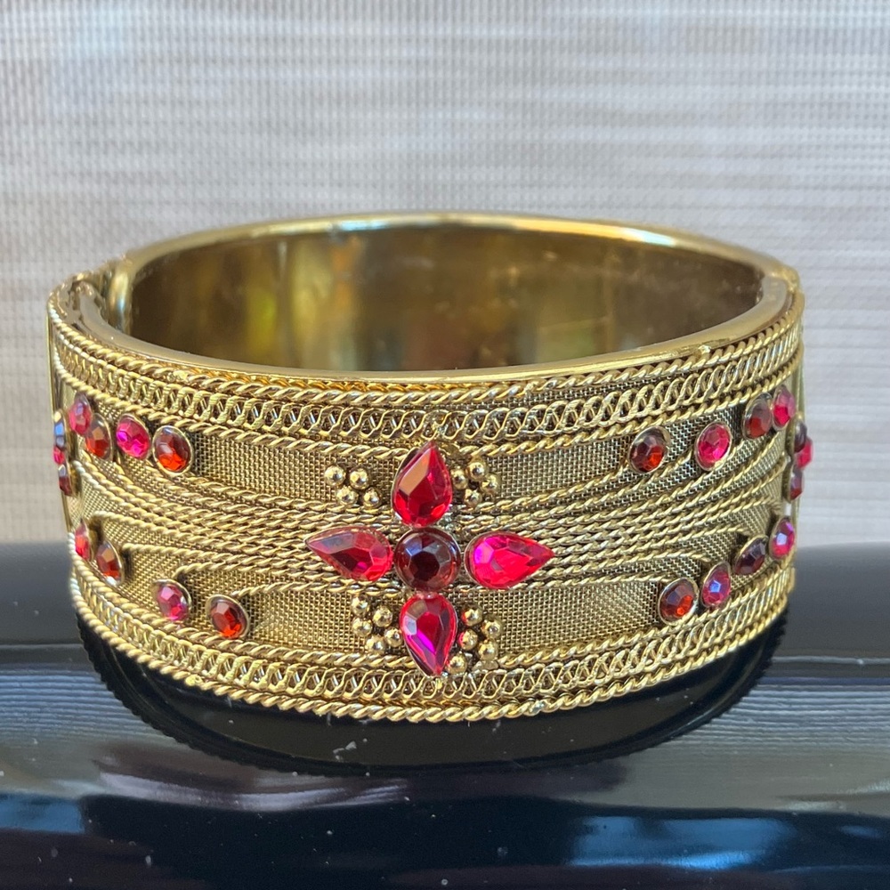 Vintage Yellow Gold Tone Rhinestone Stone Hinged Floral Design Bangle Bracele